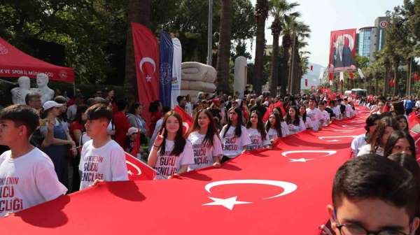 Denizli'de 19 Mayıs Atatürk'ü Anma ve Gençlik Spor Bayramı coşkuyla kutlandı