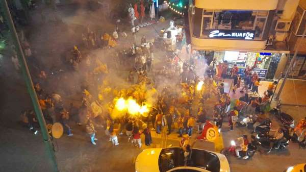Galatasaray'ın şampiyonluğu Kuşadası'nda kutlandı