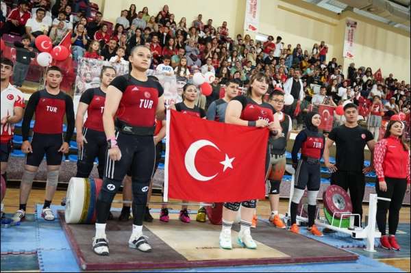 Isparta'da 19 Mayıs Atatürk'ü Anma ve Gençlik Spor Bayramı coşkuyla kutlandı