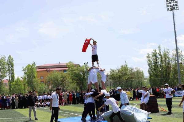 Tutak'ta 19 Mayıs Atatürk'ü anma Gençlik ve Spor Bayramı Coşkuyla kutlandı