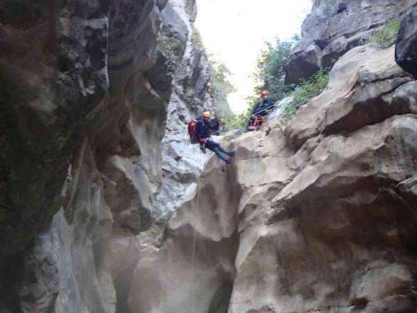 Yazılı Kanyon'da suda kaybolan 19 yaşındaki üniversiteli gencin cansız bedenine ulaşıldı
