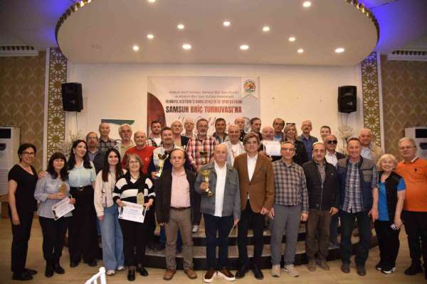 Atakum'da briç turnuvası düzenlendi