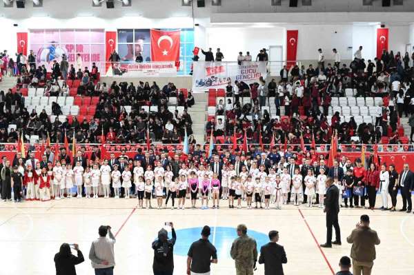 Bozüyük'te 19 Mayıs Atatürk'ü Anma, Gençlik ve Spor Bayramı coşkuyla kutlanıyor