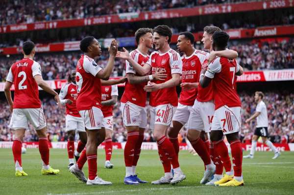 Premier Lig'de 22 yıl aradan sonra şampiyon Arsenal