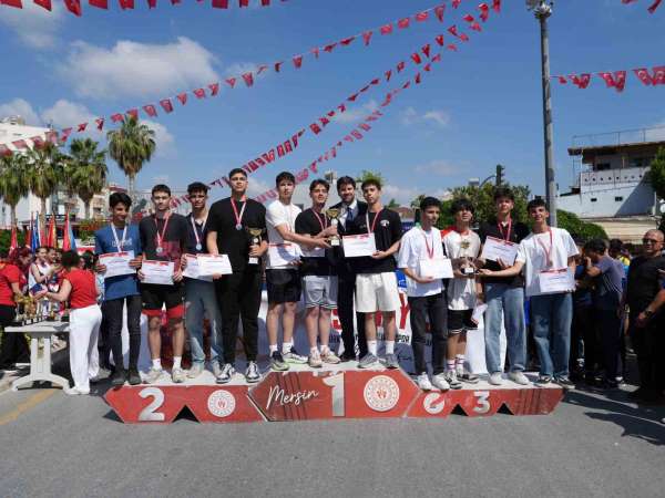 Tarsus'ta 19 Mayıs coşkusu, genç sporcular ödüllendirildi