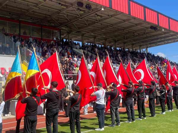 Tavşanlı'da 19 Mayıs Atatürk'ü Anma, Gençlik ve Spor Bayramı görkemli törenlerle kutlandı