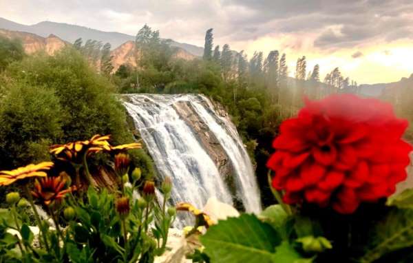 Doğa harikası Tortum Şelalesi yarım milyon turiste ev sahipliği yapacak 