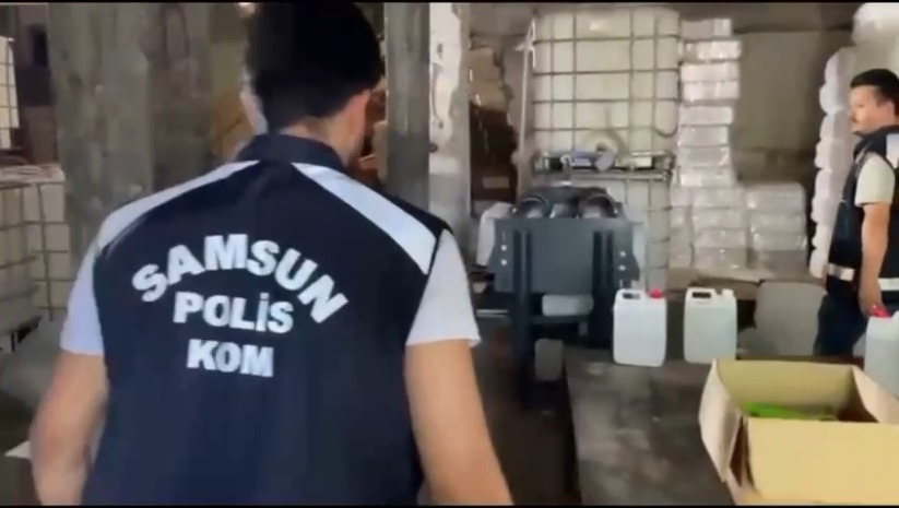 Samsun merkezli 8 ilde sahte alkol şebekesine operasyon: 4 ton etil ve metil alkol ele geçirildi