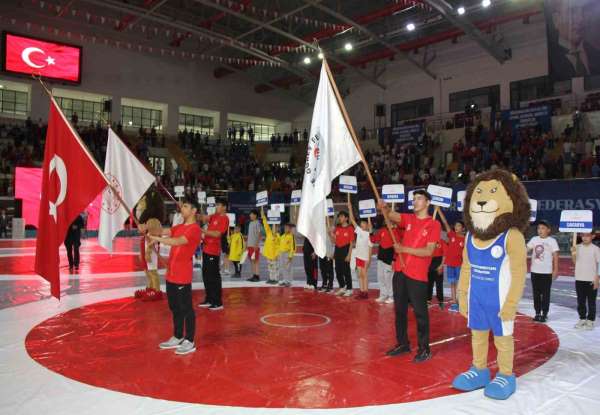 Minikler Türkiye Güreş Şampiyonası'nın açılış seremonisi yapıldı