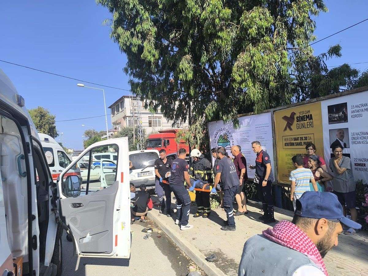 Samandağ'da trafik kazasında 5 kişi yaralandı.