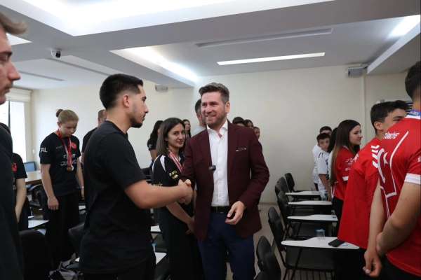 Başkan Kadir Tatık, Tavas'ın gururlandıran şampiyonları ağırladı