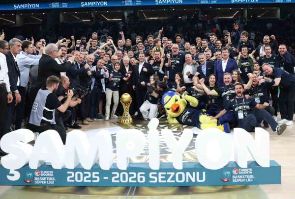 Basketbol Süper Ligi'nde şampiyon Fenerbahçe Beko kupasını aldı