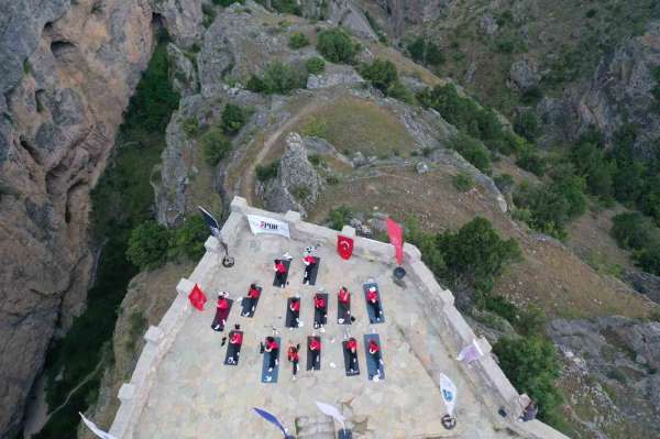 Cehennem Deresi Kanyonu'nda dünya yoga günü etkinliği