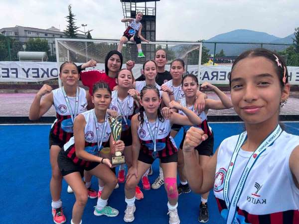 Ege Yıldızları U16 Türkiye Hokey 1'inci Ligi'nde Türkiye ikincisi oldu