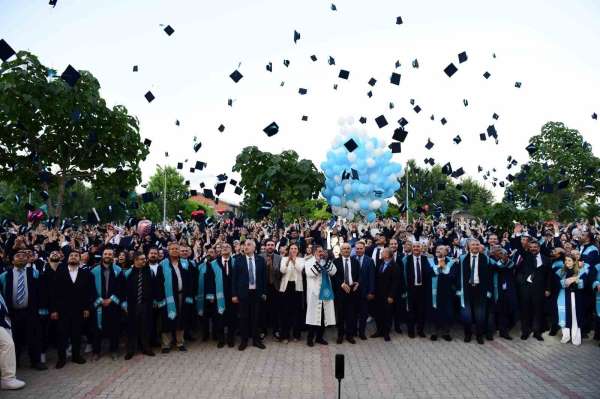 Malatya Turgut Özal Üniversitesi'nde mezuniyet coşkusu