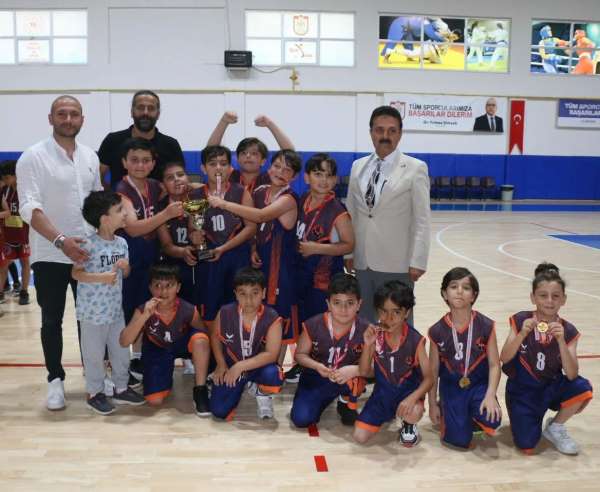 Minik devler parkede kıyasıya yarıştı