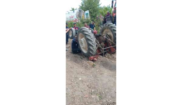 Seyitgazi'de yaşlı adam ters dönen traktörün altında kaldı