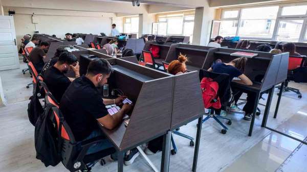 Sınav maratonundaki gençlere Turhal Belediyesi'nden modern çalışma merkezi