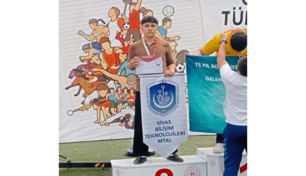 Sivaslı okçu Türkiye kürsüsünde