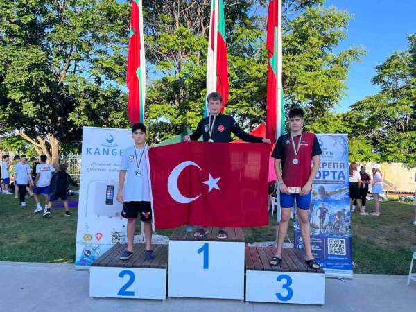 Yıldırımlı genç yüzücüler Türkiye'nin gururu oldu
