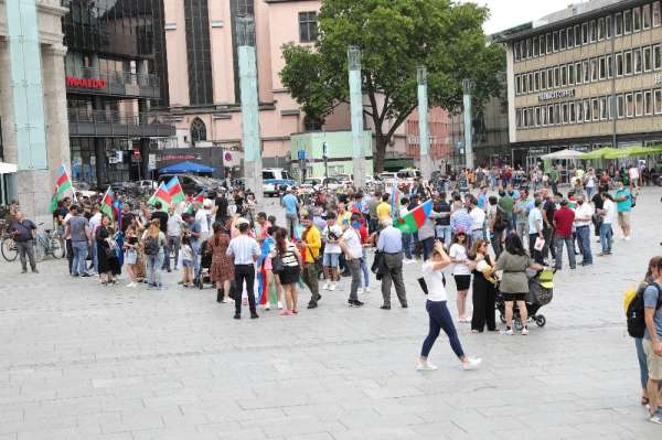 Almanya'da Ermenistan'ın saldırıları protesto edildi