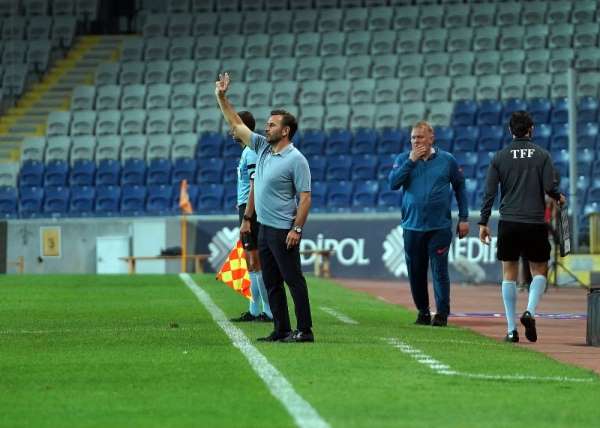 Okan Buruk ilk lig şampiyonluğunu yaşadı