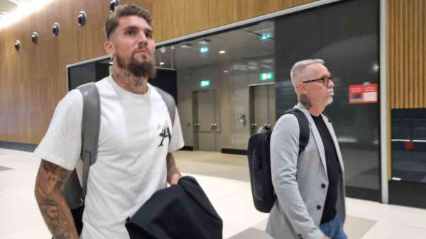 Beşiktaş'ın yeni transferi Lyanco, İstanbul'a geldi