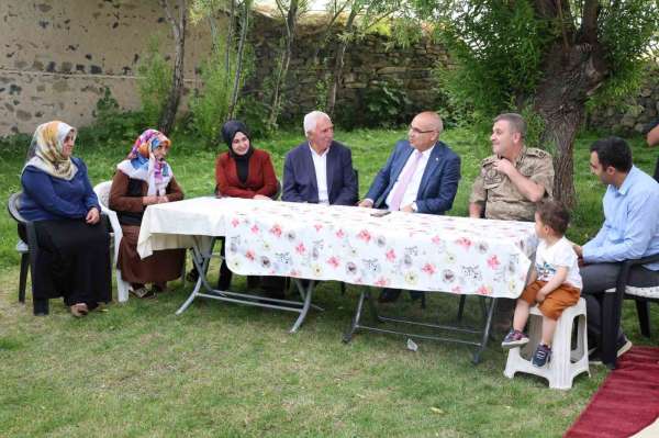 Ağrı Valisi Koç'tan Diyadin ve Taşlıçay'da şehit ailelerine ziyaret