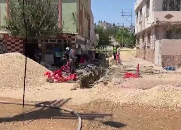 Kilis'te altyapı çalışması sırasında doğalgaz patlaması: Alevler metrelerce yükseğe çıktı