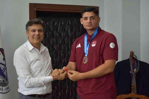 Şampiyon sporculardan Söğüt Belediyesi'ne ziyaret
