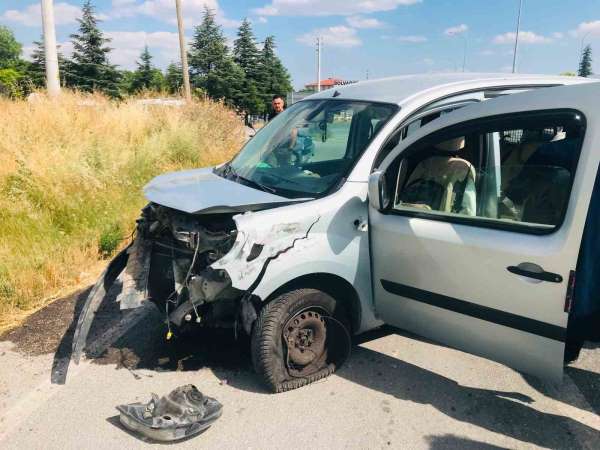 İki otomobilin çarpıştığı kazada 4 kişi yaralandı