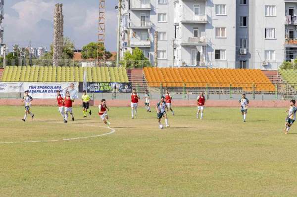 Mersin'de 30 Ağustos Zafer Kupası Futbol Turnuvası başladı