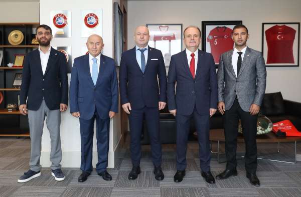 Bursaspor Kulübü, TFF Başkanı Nihat Özdemir'i ziyaret etti
