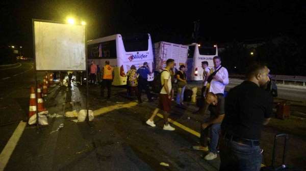 TEM'de tır, kamyon ve yolcu otobüsü kazaya karıştı: 8 yaralı