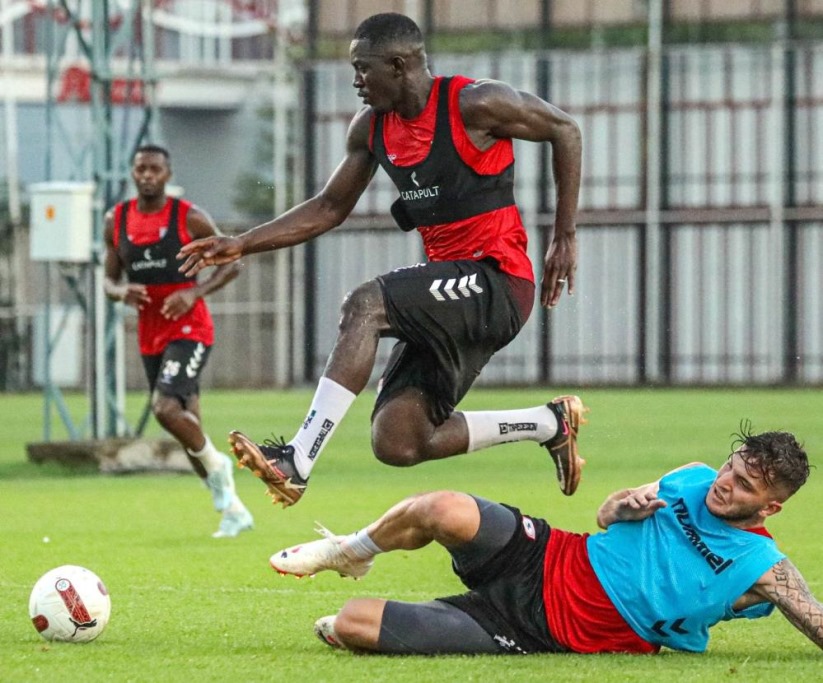 Samsunspor'da 24 oyuncu gitti, 5 oyuncu kendine kulüp arıyor