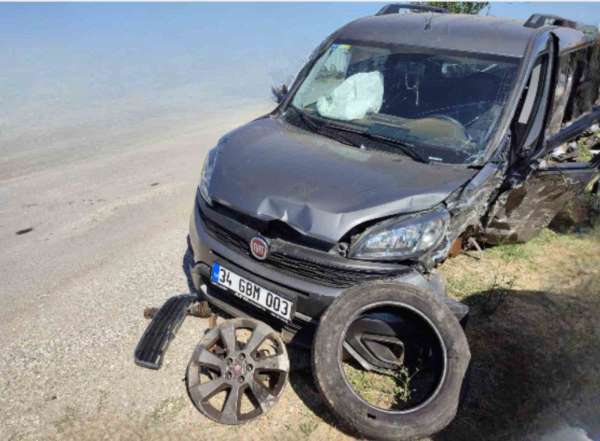 Keşan'da hafif ticari araç ile otomobilin çarpıştığı kazada 6 kişi yaralandı