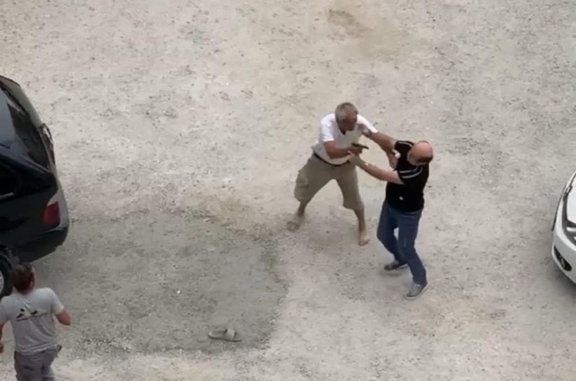 Samsun'da otoparkta silahlı kavgada 2 kişi yaralandı: Olay anı kamerada