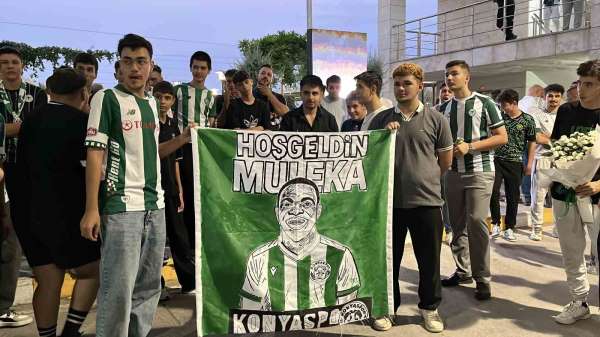 Konyaspor'un yeni transferi Jackson Muleka, Konya'ya geldi