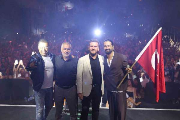 Koray Avcı, Tavas Zeybek Festivalinde unutulmaz bir gece yaşattı