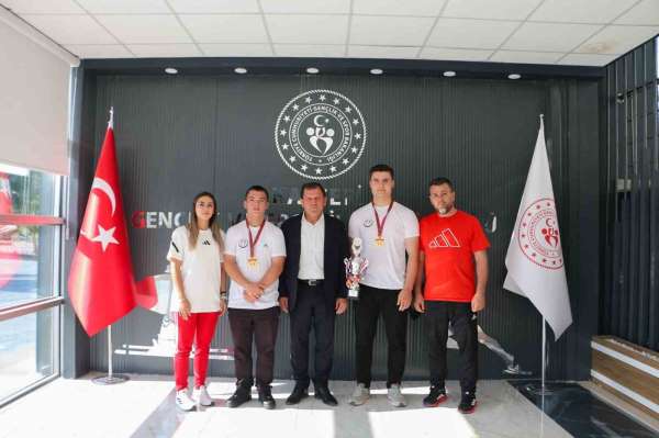 Şampiyon sporculardan Kabakcı'ya ziyaret