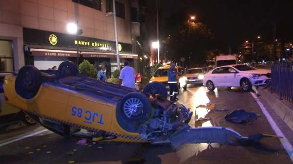 Beşiktaş'ta trafik kazasında ticari taksi takla attı:2 yaralı