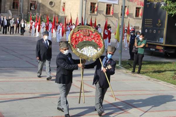 Isparta Valisi Seymenoğlu: 'Gaziler ve şehitler bu milletin gönlündedir'