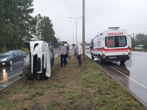 Samsun'da kontrolü kaybeden sürücü refüje çıktı