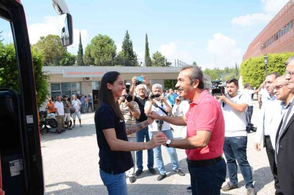 Sultanlar Ligi'nin yeni takımı Çukurova Belediyesi Adana Demirspor Kulübü tanıtıldı