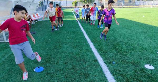 Aydın'da çocuklar hem eğleniyor hem sporu seviyor