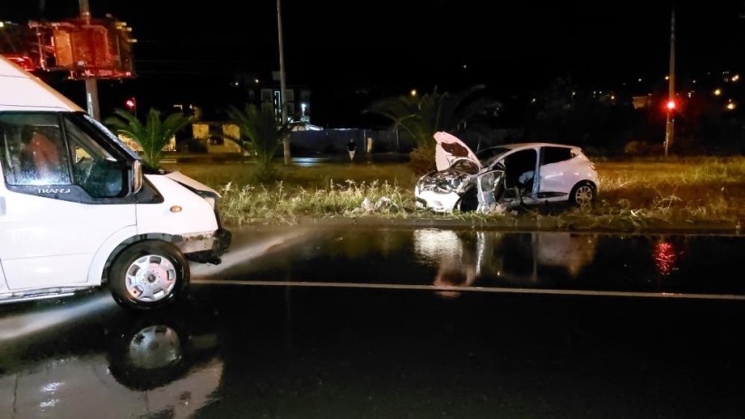 Samsun'da minibüs ile otomobil çarpıştı: 5 yaralı