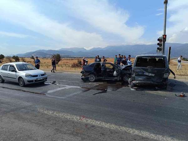 Gaziantep'te 3 aracın karıştığı zincirleme trafik kazası: 2 yaralı