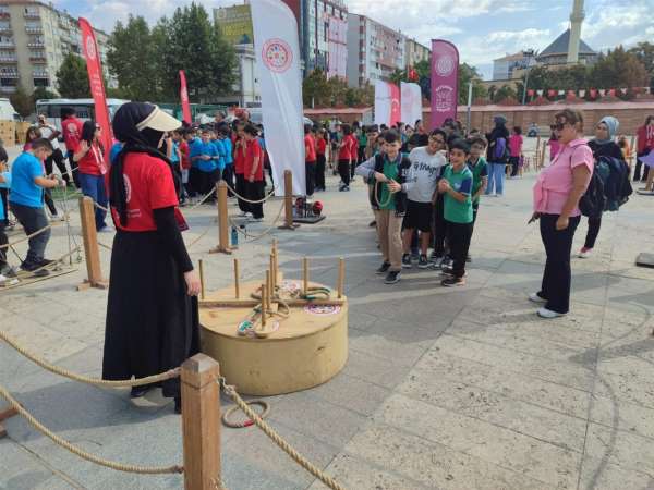 Kırşehir'de Geleneksel Oyunlar Şöleni yapıldı