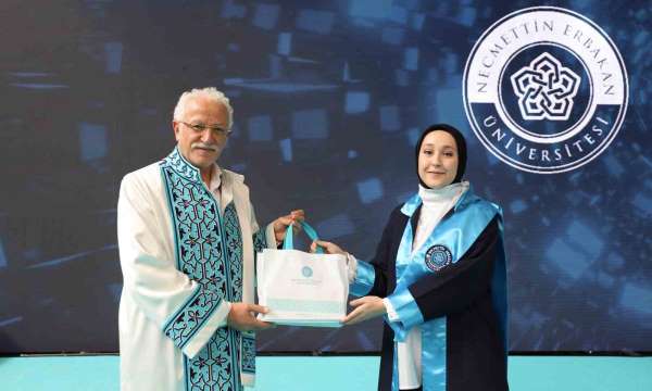 Necmettin Erbakan Üniversitesinde 'Bölüm birincileri mezuniyet ve geleceğe mesaj töreni' coşkusu