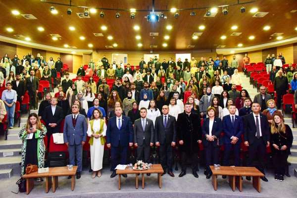 Kastamonu Üniversitesi'nde Türkiye ve Kazakistan'ın Cumhuriyetleşme süreçleri konuşuldu